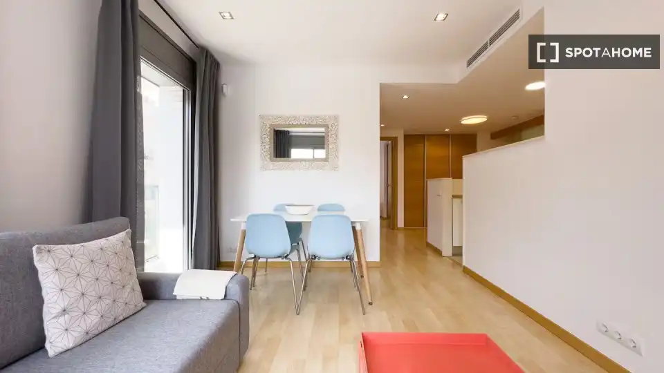 Flat with terrace to rent in Sant Martí, imagen 3