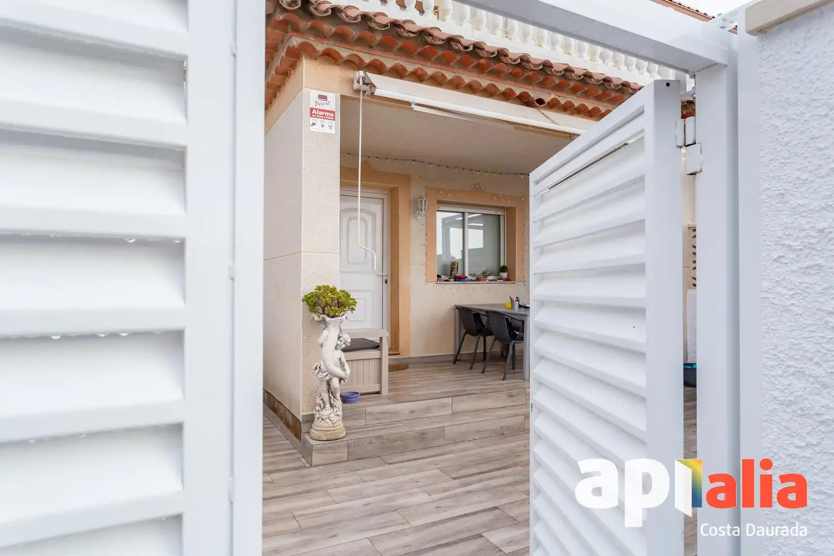 Semi-detached house with pool for sale in Calle CALIFORNIA DE, imagen 13