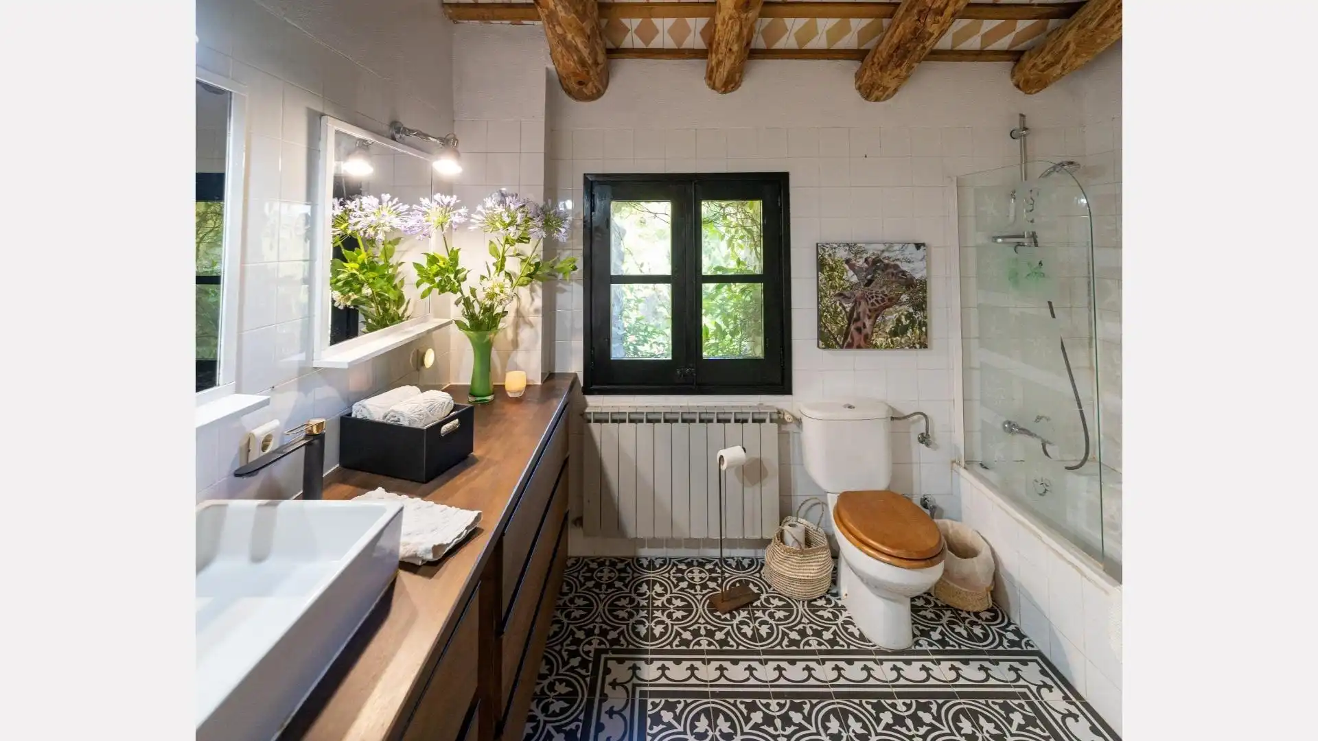 Baño de Finca rústica en venta en Esponellà con Aire acondicionado, Calefacción y Jardín privado