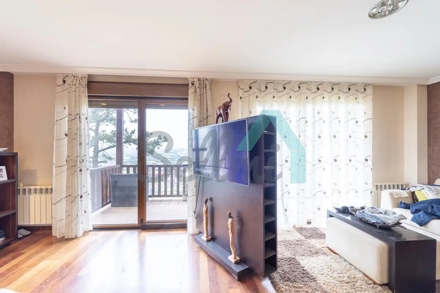 Sala de estar de Casa o chalet en venta en Oviedo  con Calefacción, Jardín privado y Parquet
