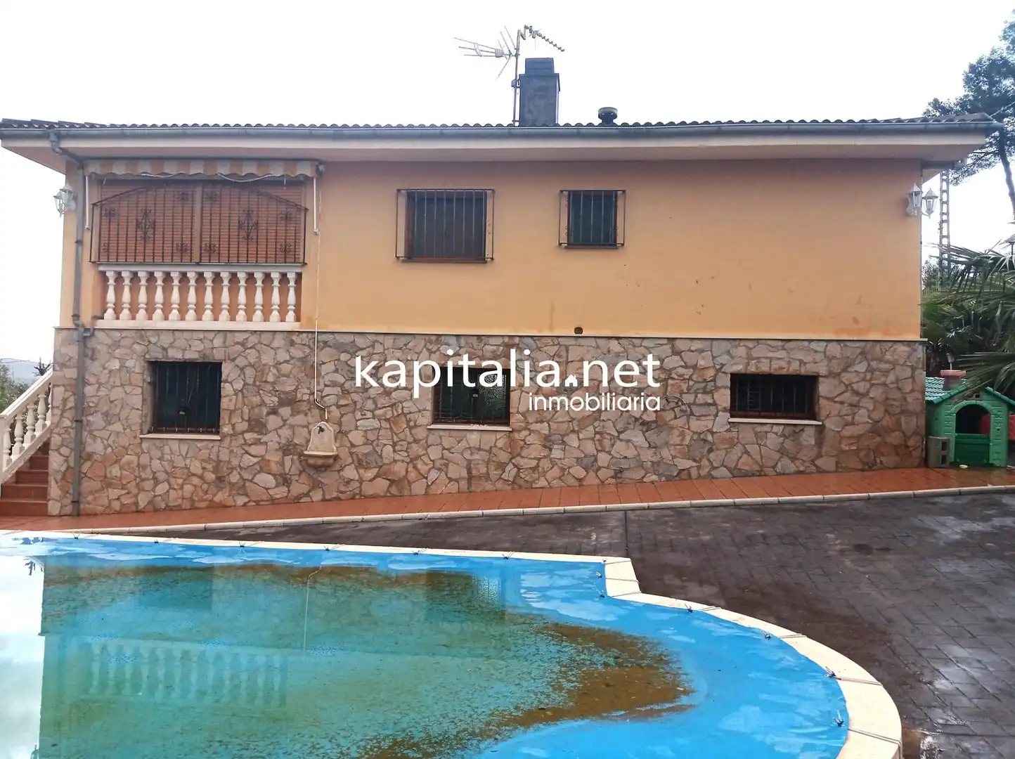 Houses for sale in Benillup  with Air Conditioner, Private garden and Community pool