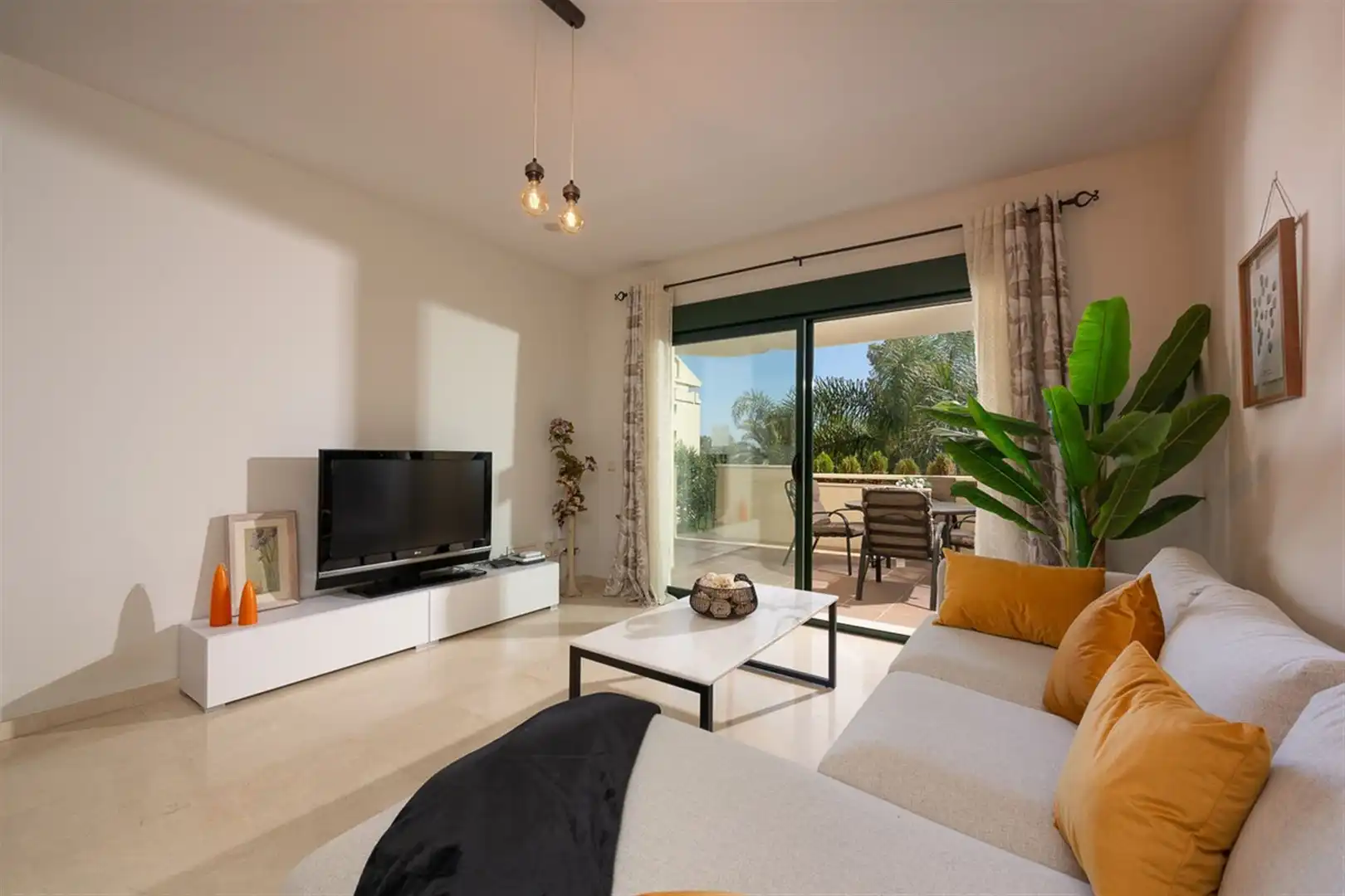 Living room of Apartments for sale in Marbella  with Air Conditioner