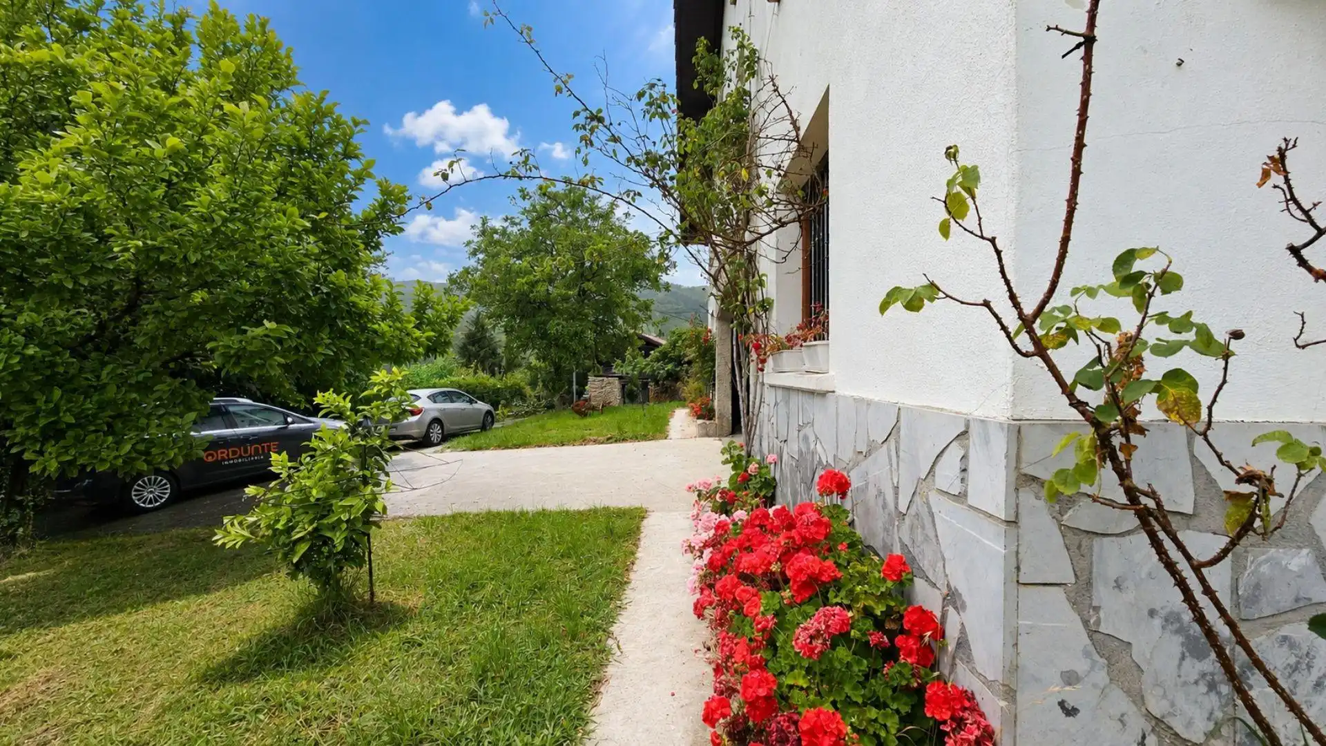 Vista exterior de Casa o xalet en venda en Markina-Xemein amb Jardí privat