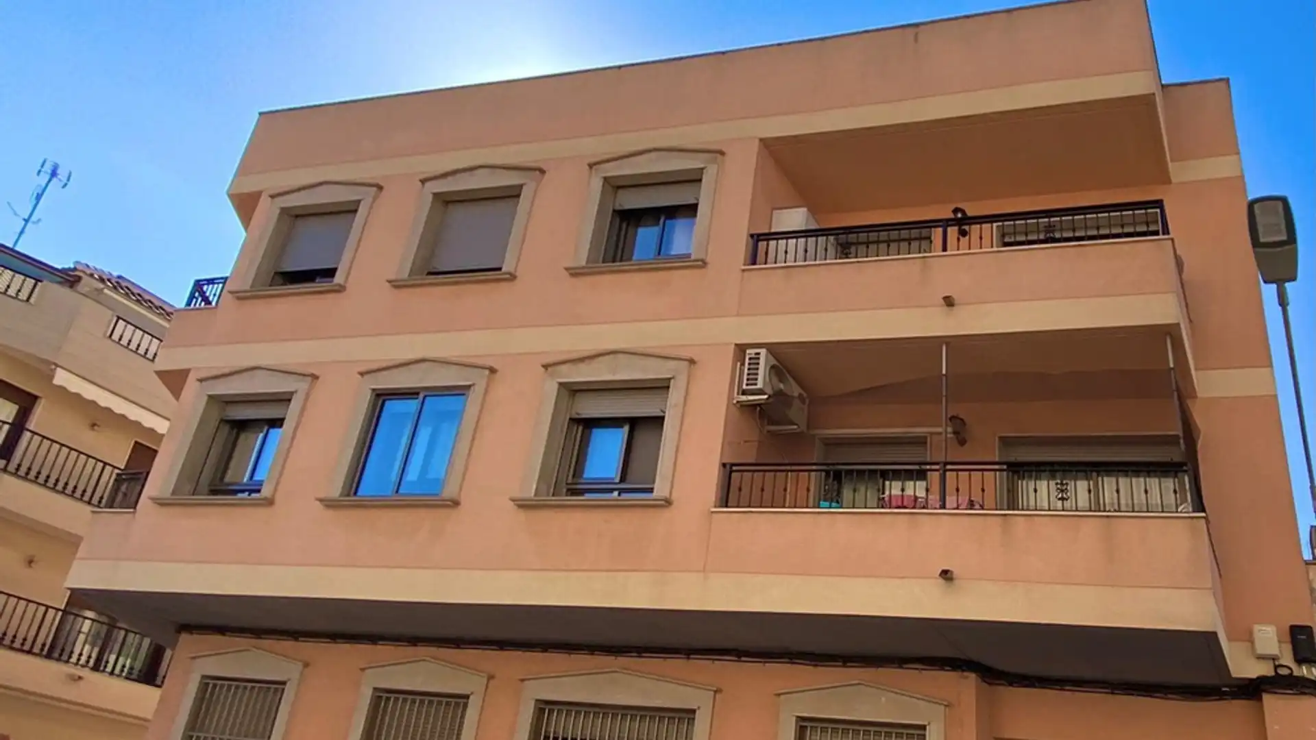 Vista exterior de Garaje en venta en Guardamar del Segura