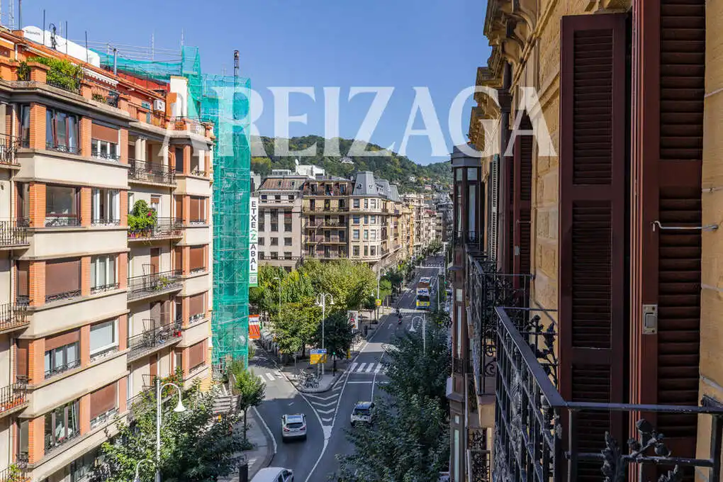 Vista exterior de Piso en venta en Gros