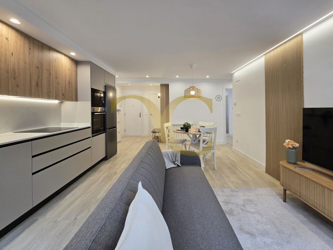 Living room of Flat for sale in Oviedo   with Furnished