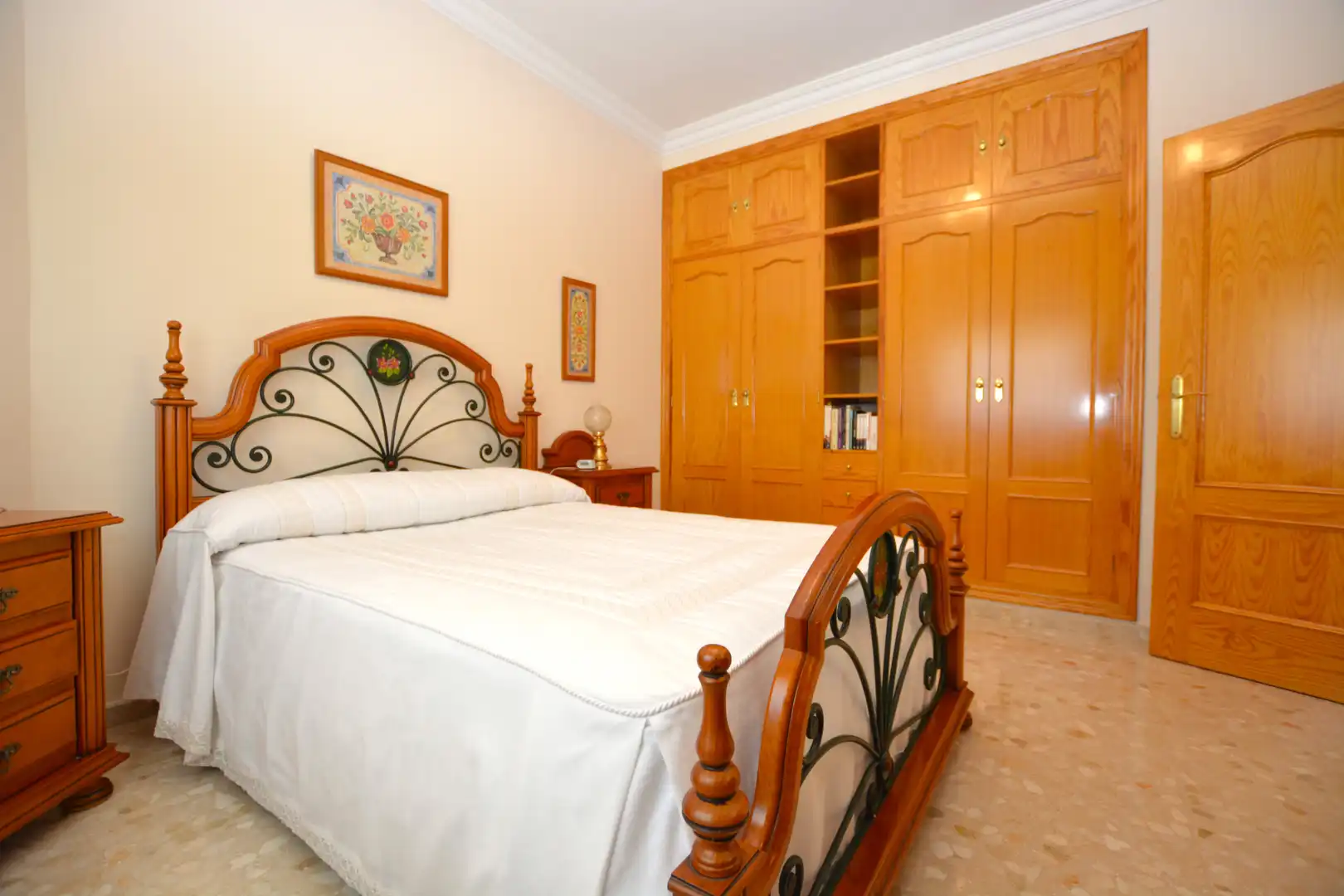 Habitación de Casa o chalet en venta en Valencina de la Concepción con Calefacción, Jardín privado y Trastero