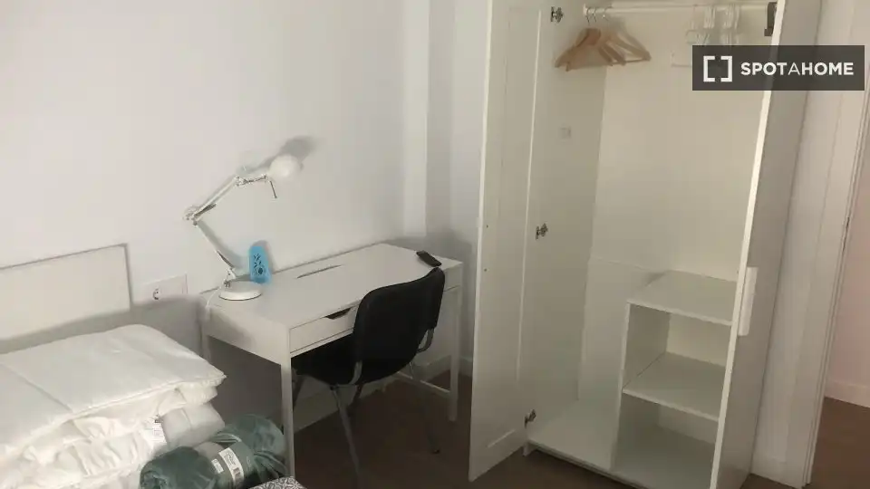 Habitació a Reyes Católicos