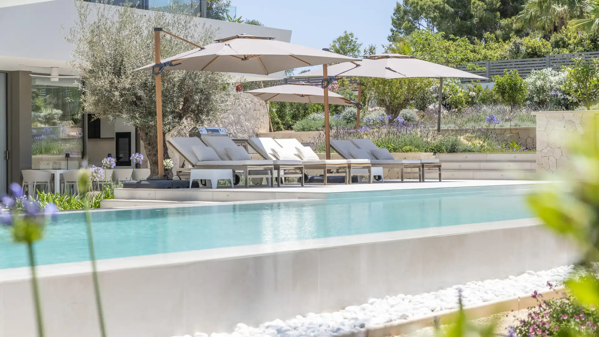 Swimming pool of Houses for sale in Calvià  with Air Conditioner, Heating and Parquet flooring