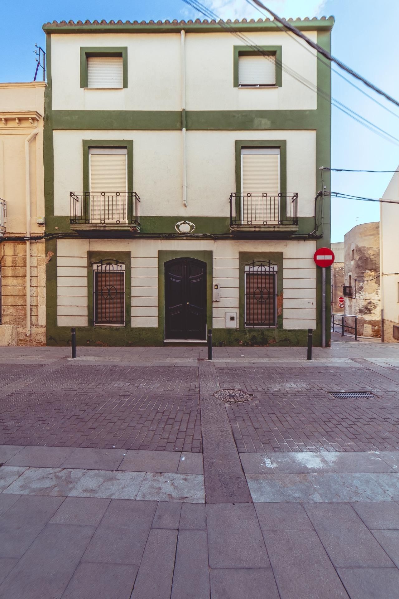 Vista exterior de Casa o xalet en venda en Santa Bàrbara amb Moblat i Balcó