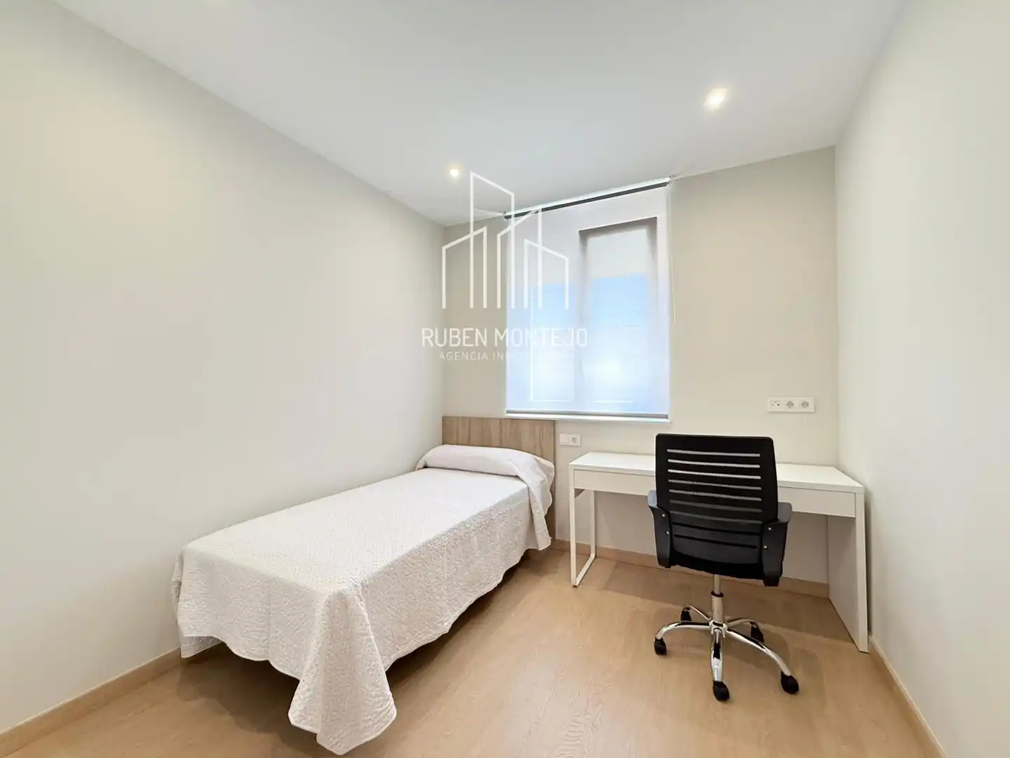 Bedroom of Flat for rent in Salamanca  with Heating, Storage room and Furnished