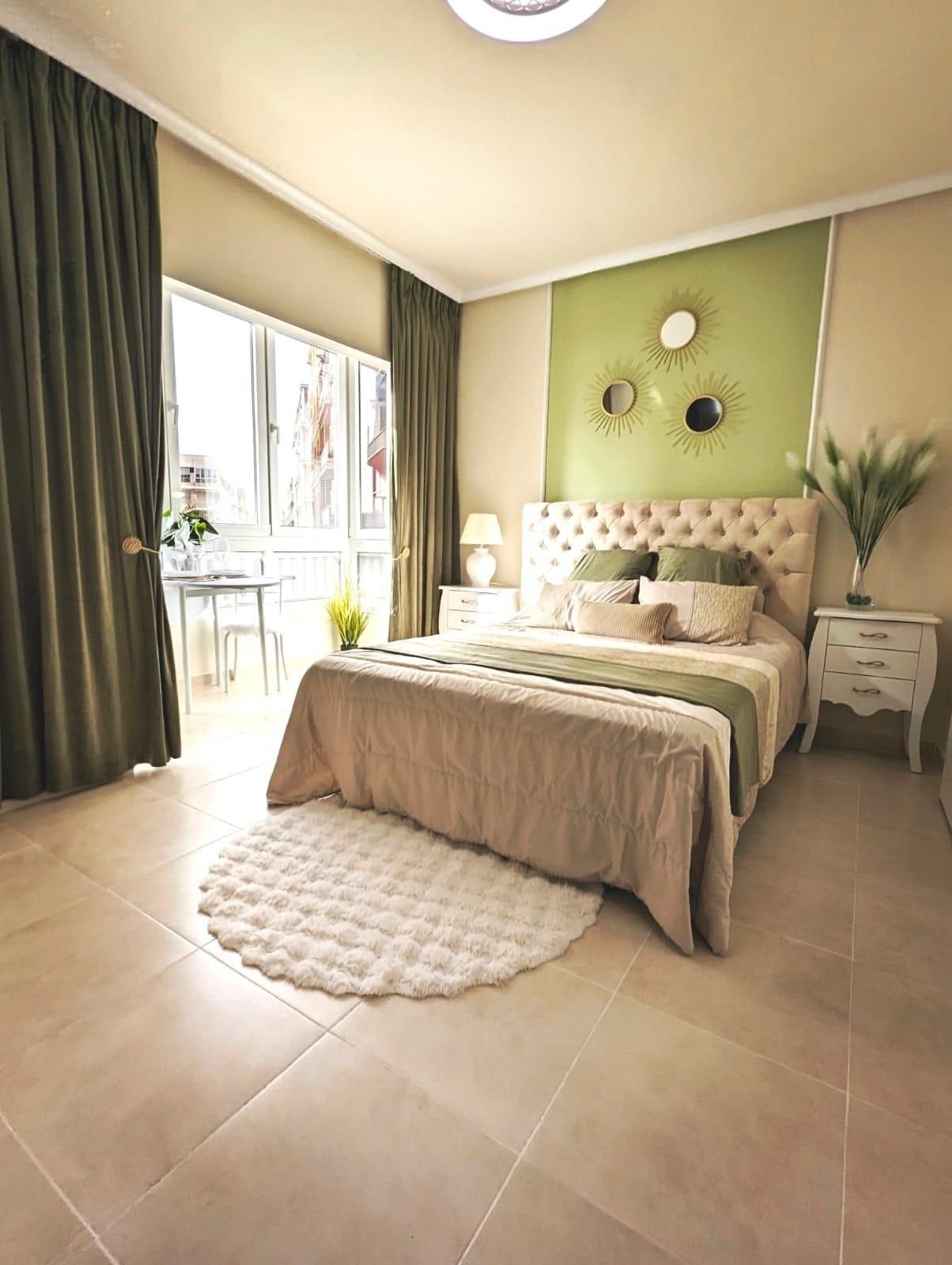 Dormitori de Estudi en venda en Torrevieja amb Aire condicionat, Moblat i Balcó