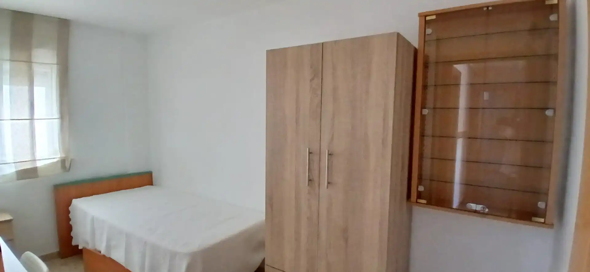Habitación de Piso de alquiler en Sevilla con Aire acondicionado, Amueblado y Lavadora