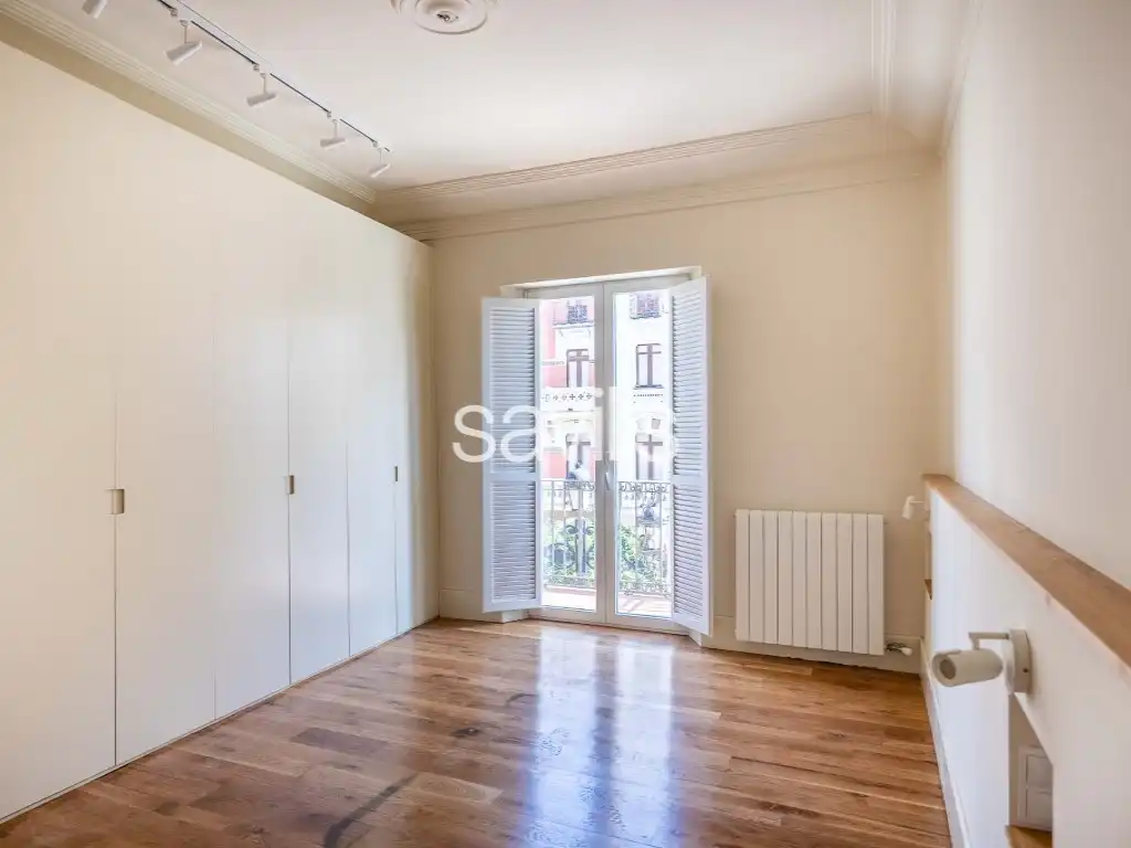 Bedroom of Apartments for sale in Sevilla