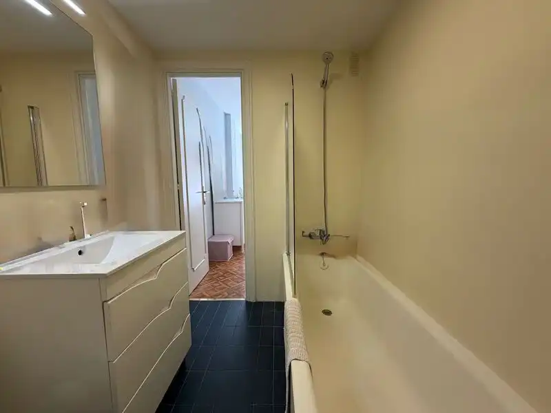 Bathroom of Flat for sale in Madrid  with Air Conditioner, Heating and Swimming Pool