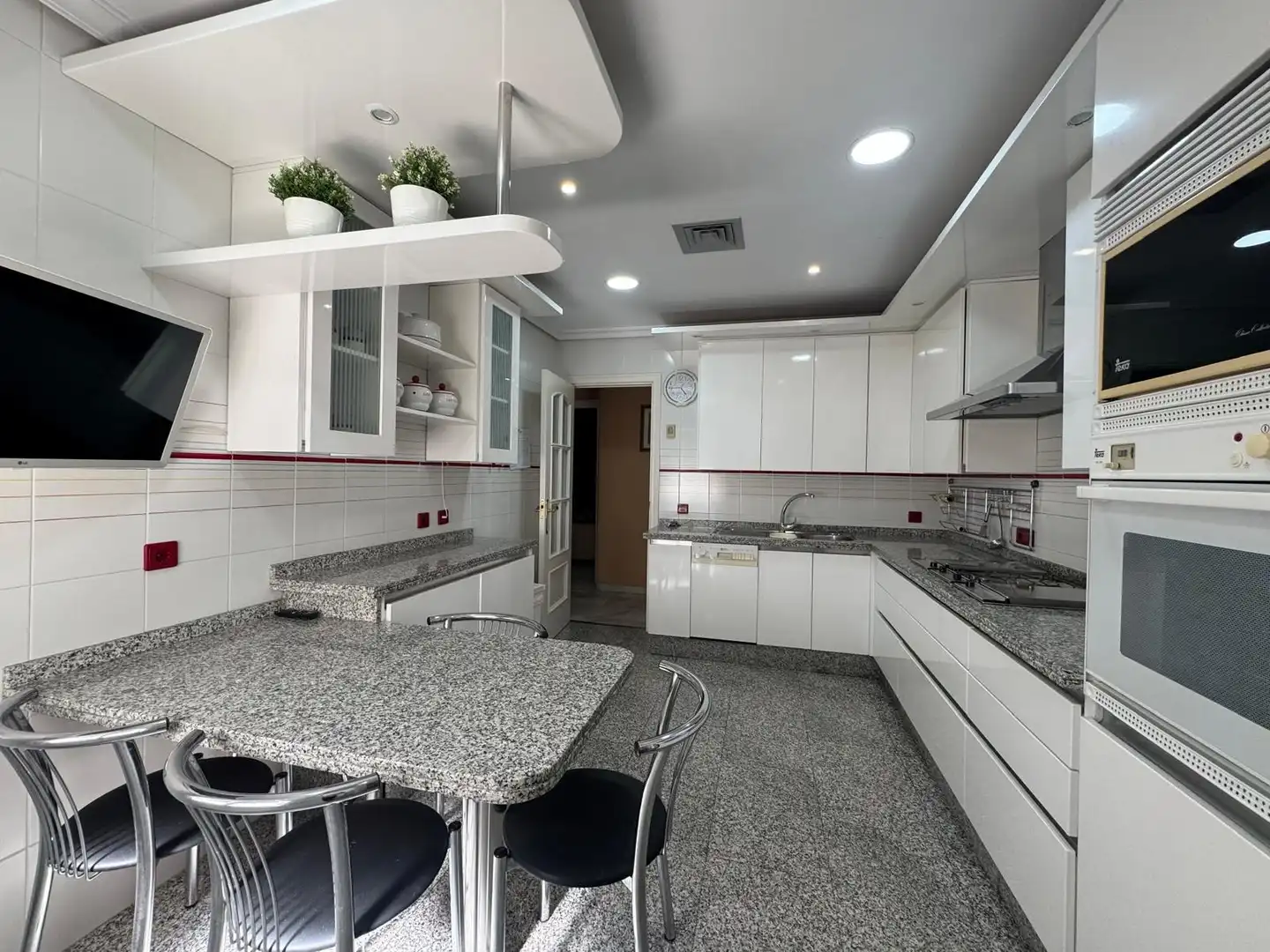 Kitchen of Flat for sale in Jerez de la Frontera  with Air Conditioner, Private garden and Terrace