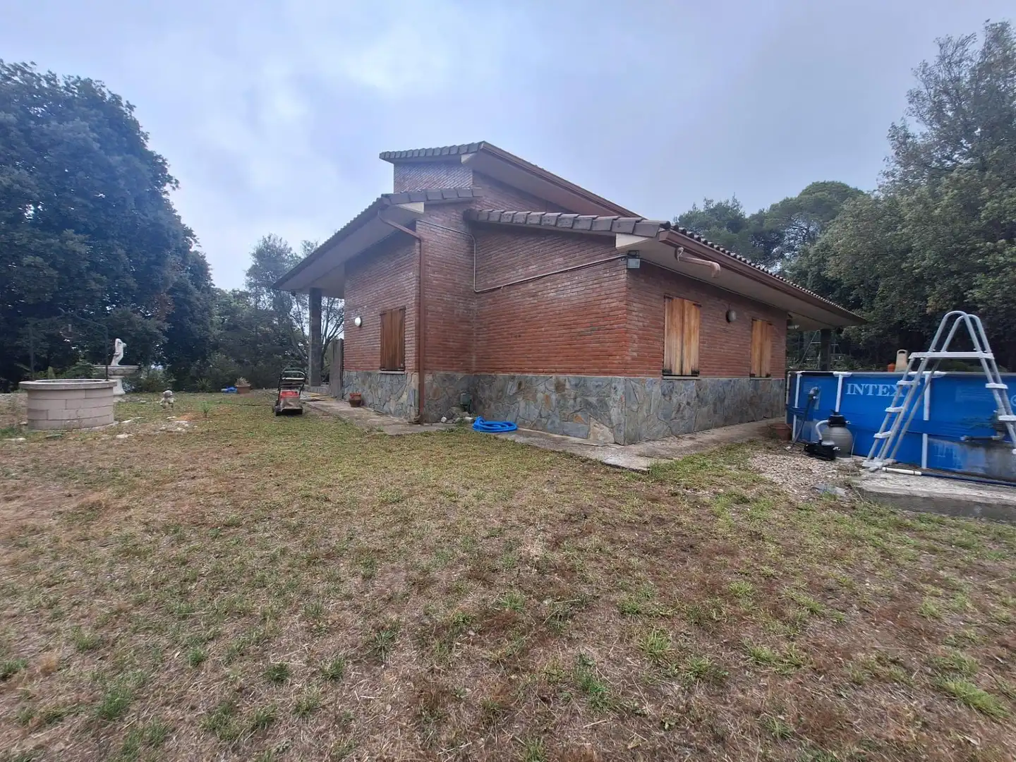 Vista exterior de Finca rústica en venda en Castellar del Vallès amb Terrassa, Traster i Balcó