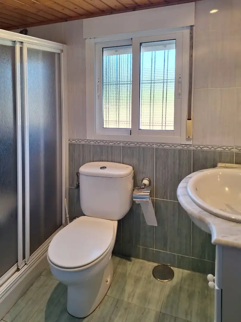 Bany de Casa o xalet en venda en Vilasantar amb Jardí privat, Parquet i Moblat
