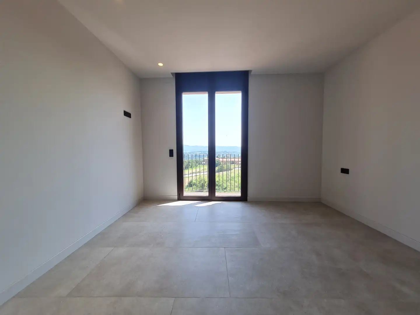 Schlafzimmer von Einfamilien-Reihenhaus zum Verkauf in Casserres mit Klimaanlage, Heizung und Privatgarten