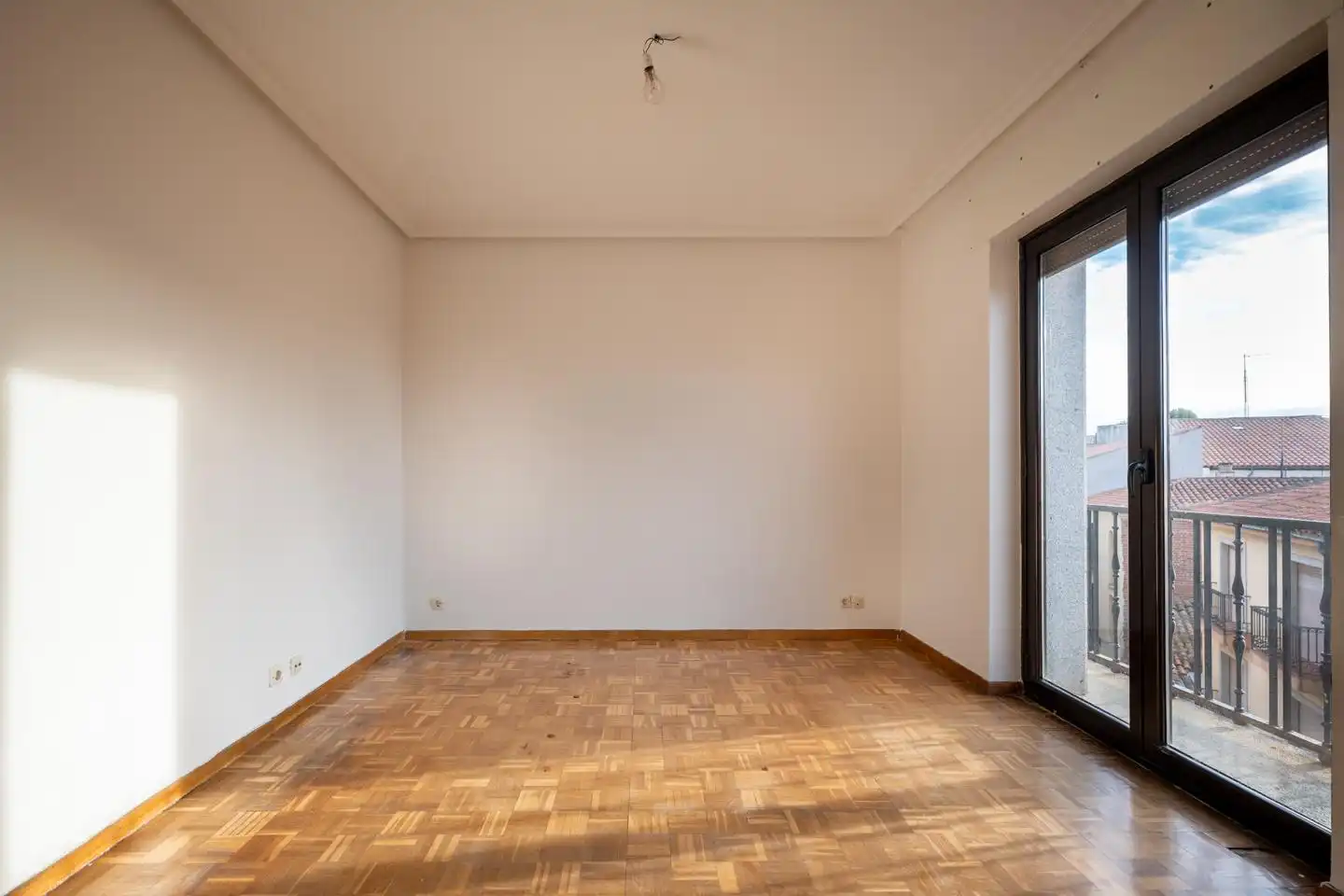 Sala d'estar de Pis en venda en Ávila amb Calefacció, Parquet i Terrassa