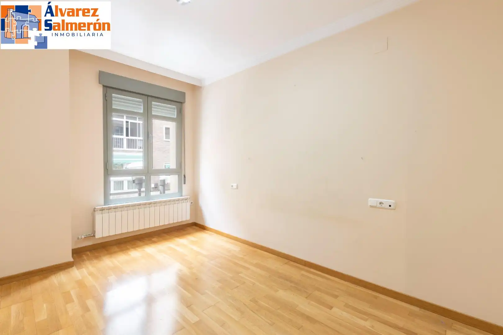 Bedroom of Flat for sale in Granada  with Air Conditioner and Heating