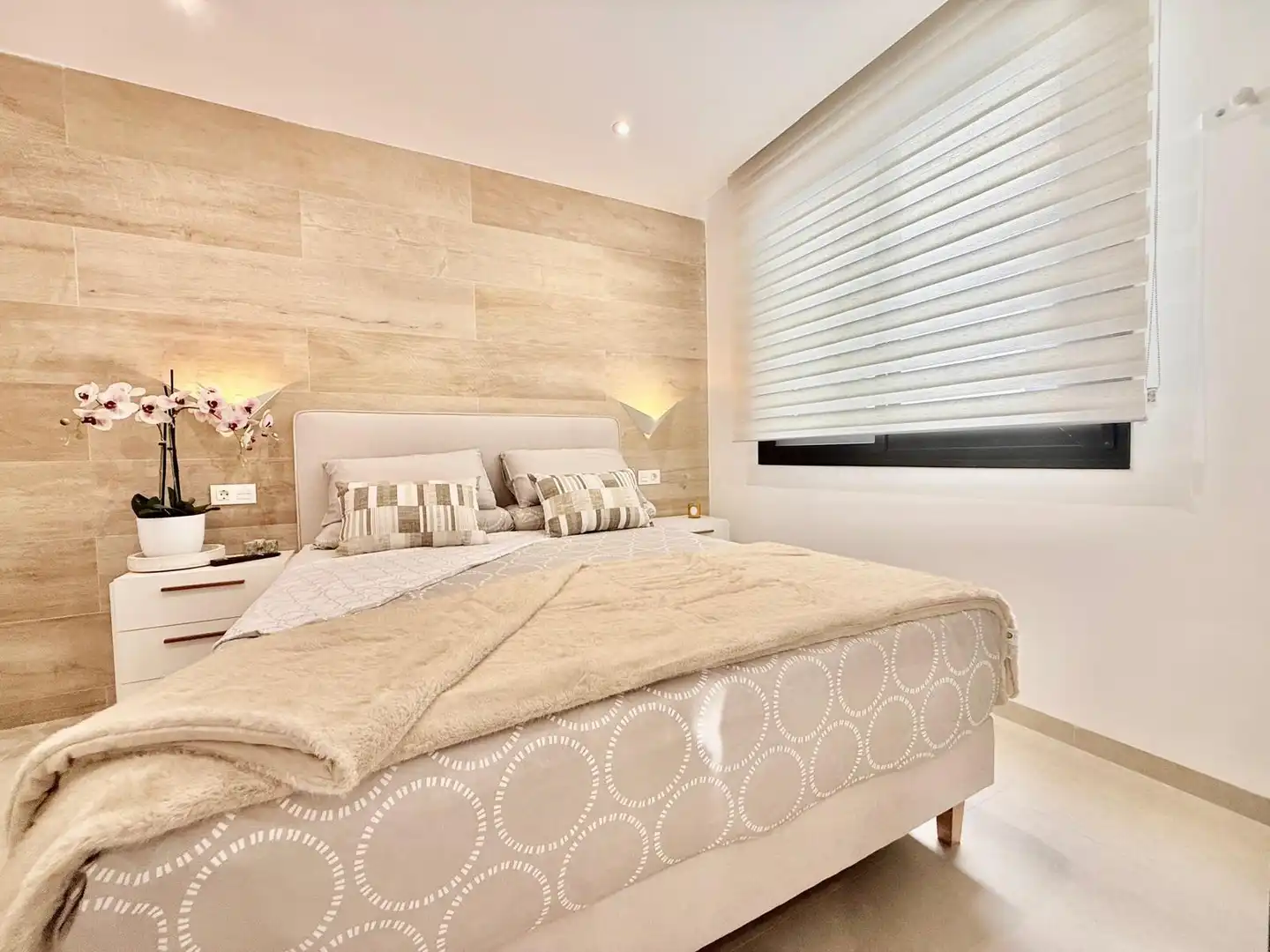 Schlafzimmer von Dachboden zum Verkauf in San Pedro del Pinatar mit Klimaanlage, Heizung und Privatgarten