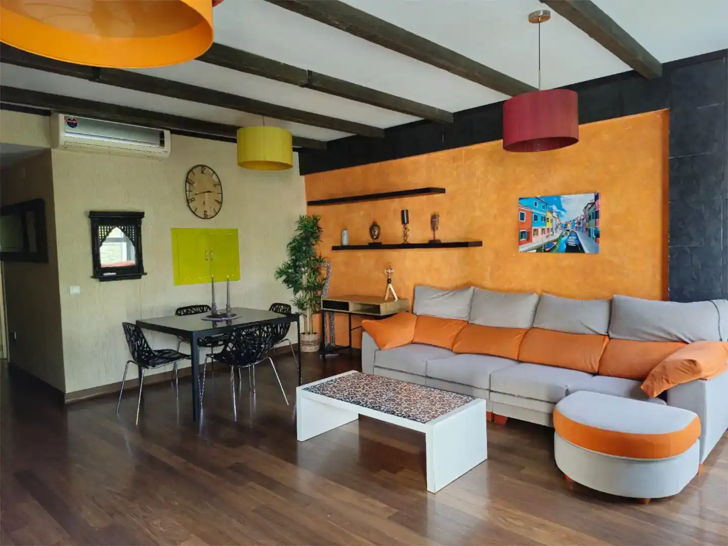 Wohnzimmer von Wohnung zur Miete in  Sevilla Capital mit Klimaanlage