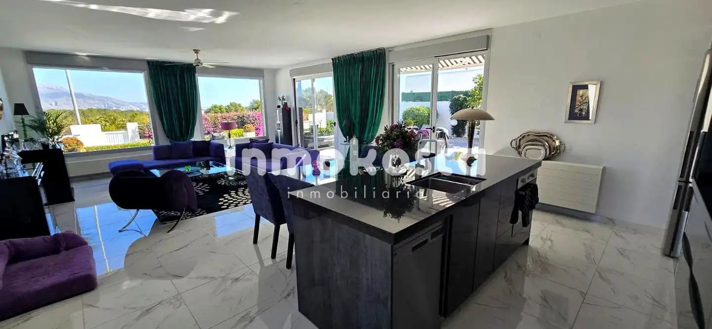 Vista exterior de Casa o xalet en venda en Polop amb Aire condicionat, Calefacció i Jardí privat