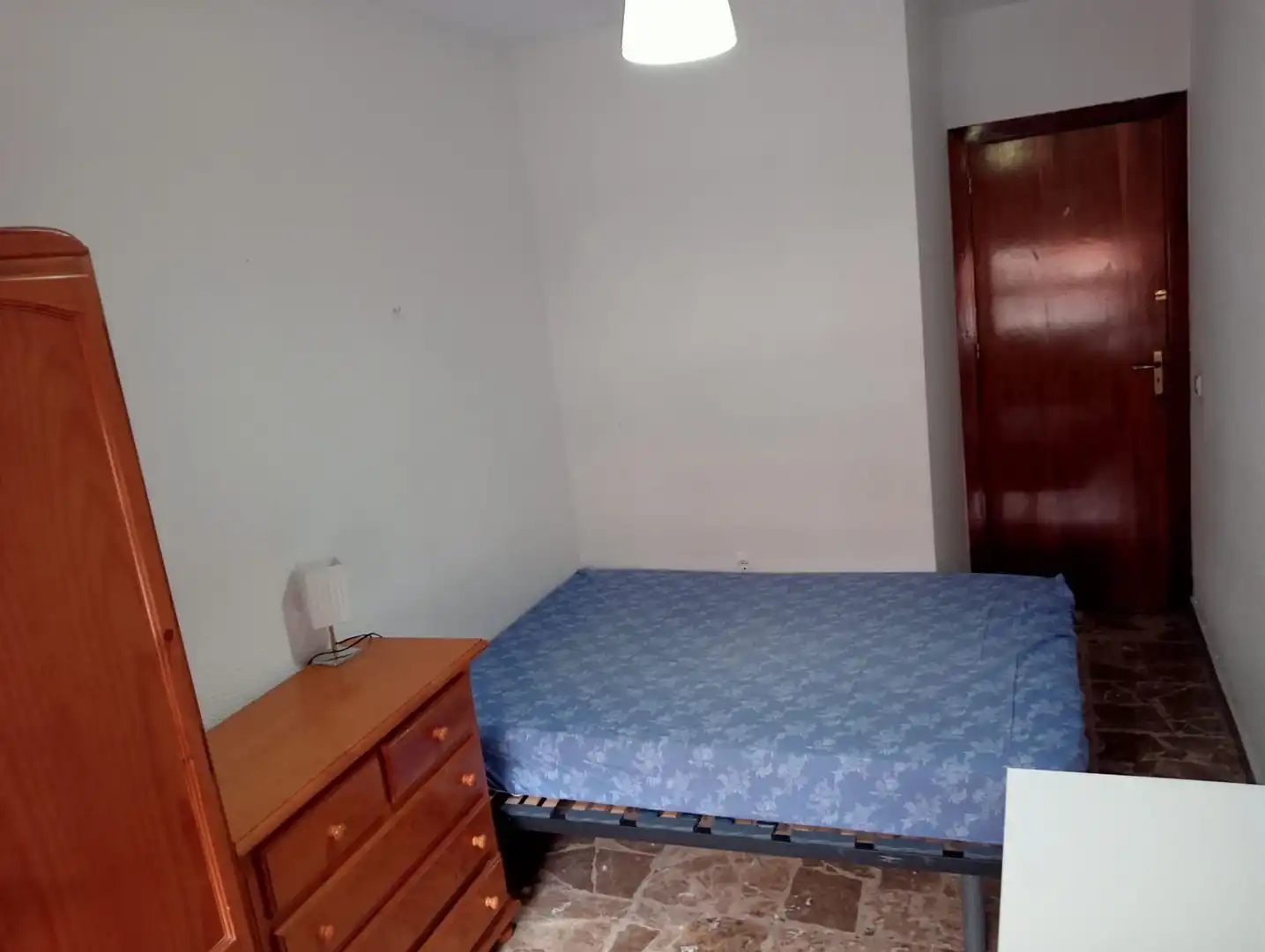 Habitación de Piso de alquiler en Jaén con Aire acondicionado, Calefacción y Amueblado