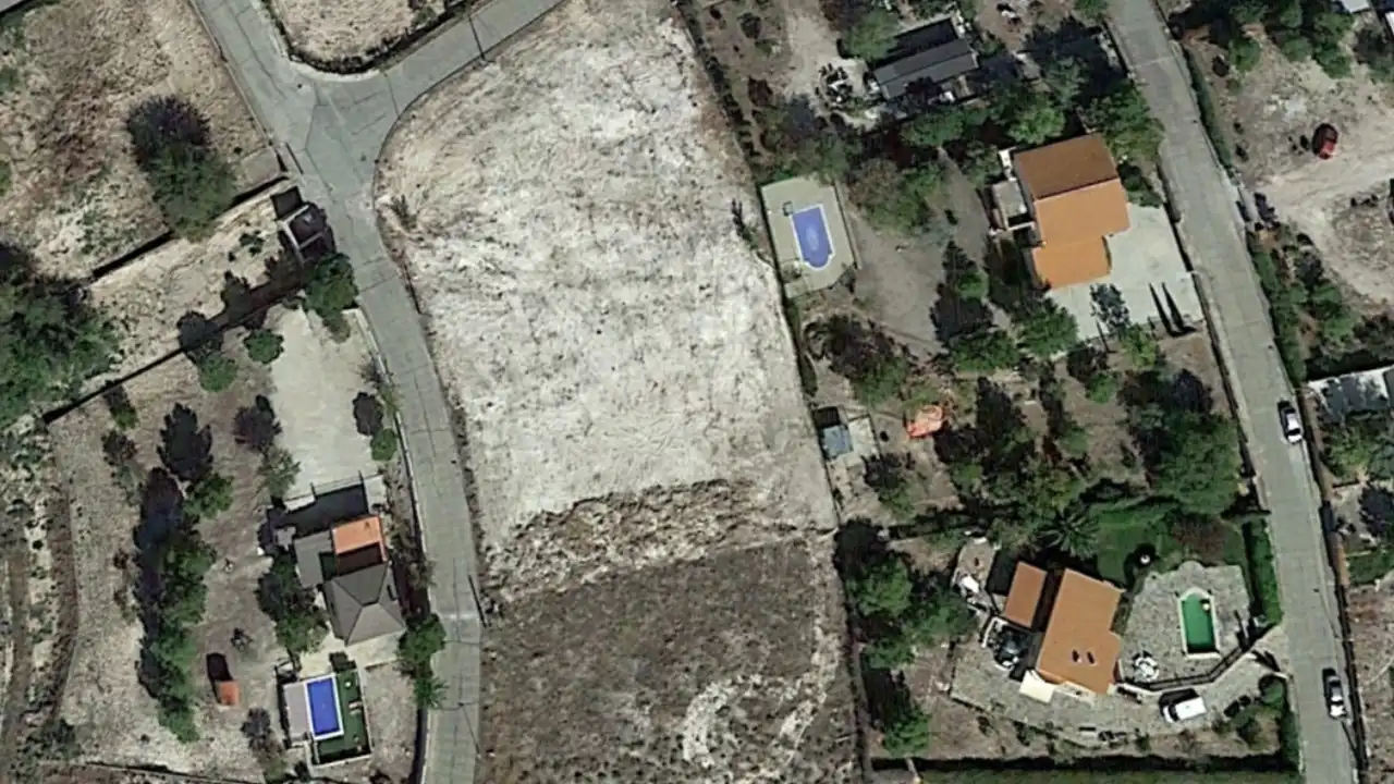 Terreno rústico en venta en Av Jardin Miraltajo, imagen 3