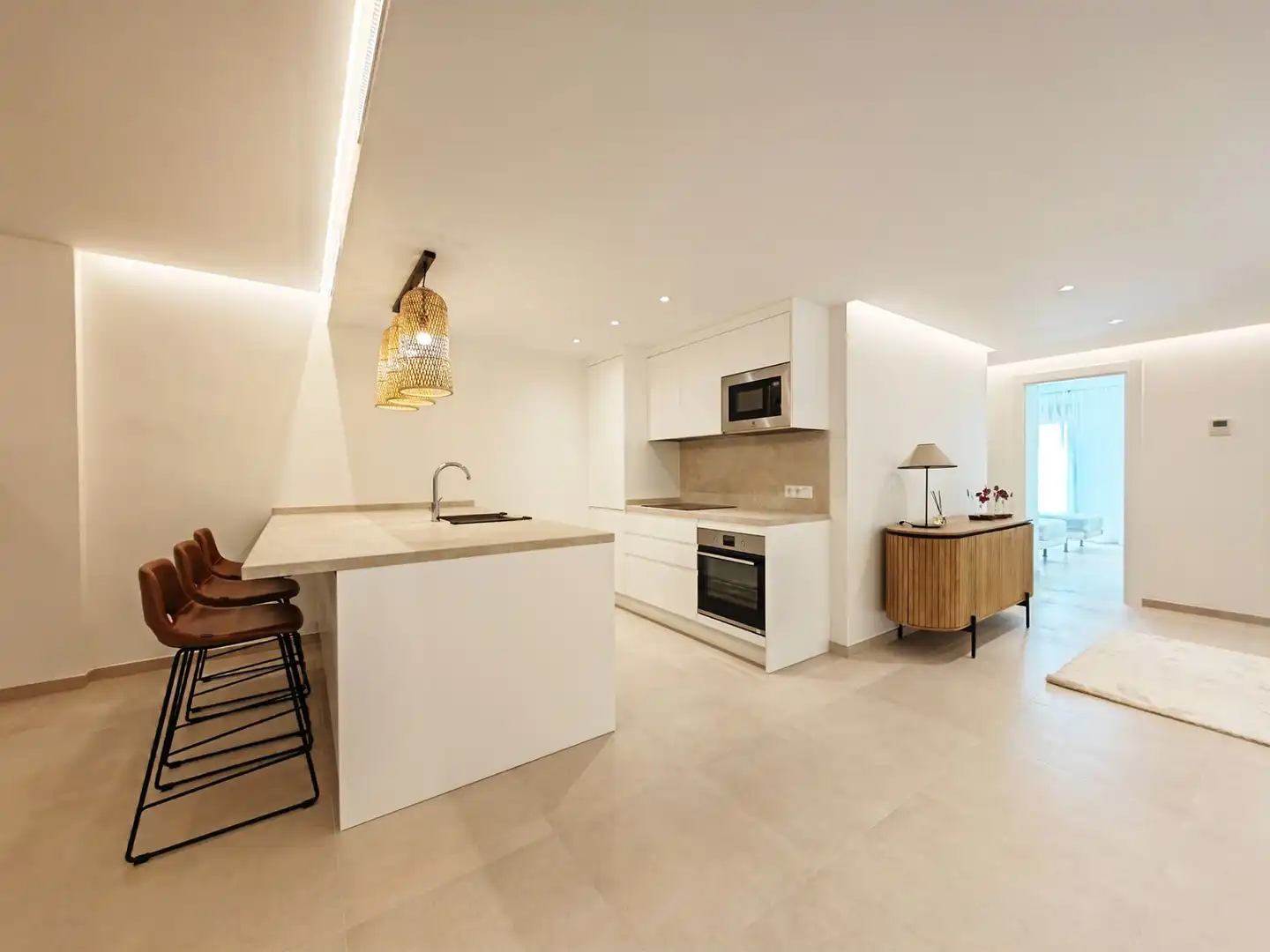 Cuina de Apartament en venda en Marbella amb Moblat i Piscina comunitària