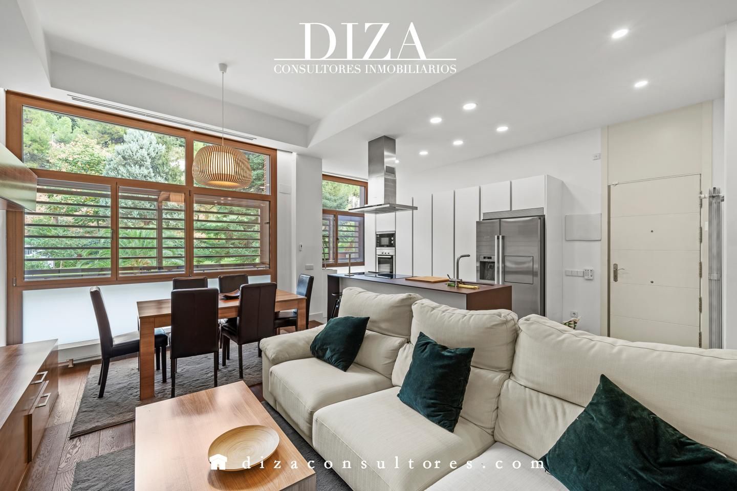 Living room of Planta baja for sale in  Madrid Capital  with Air Conditioner and Furnished