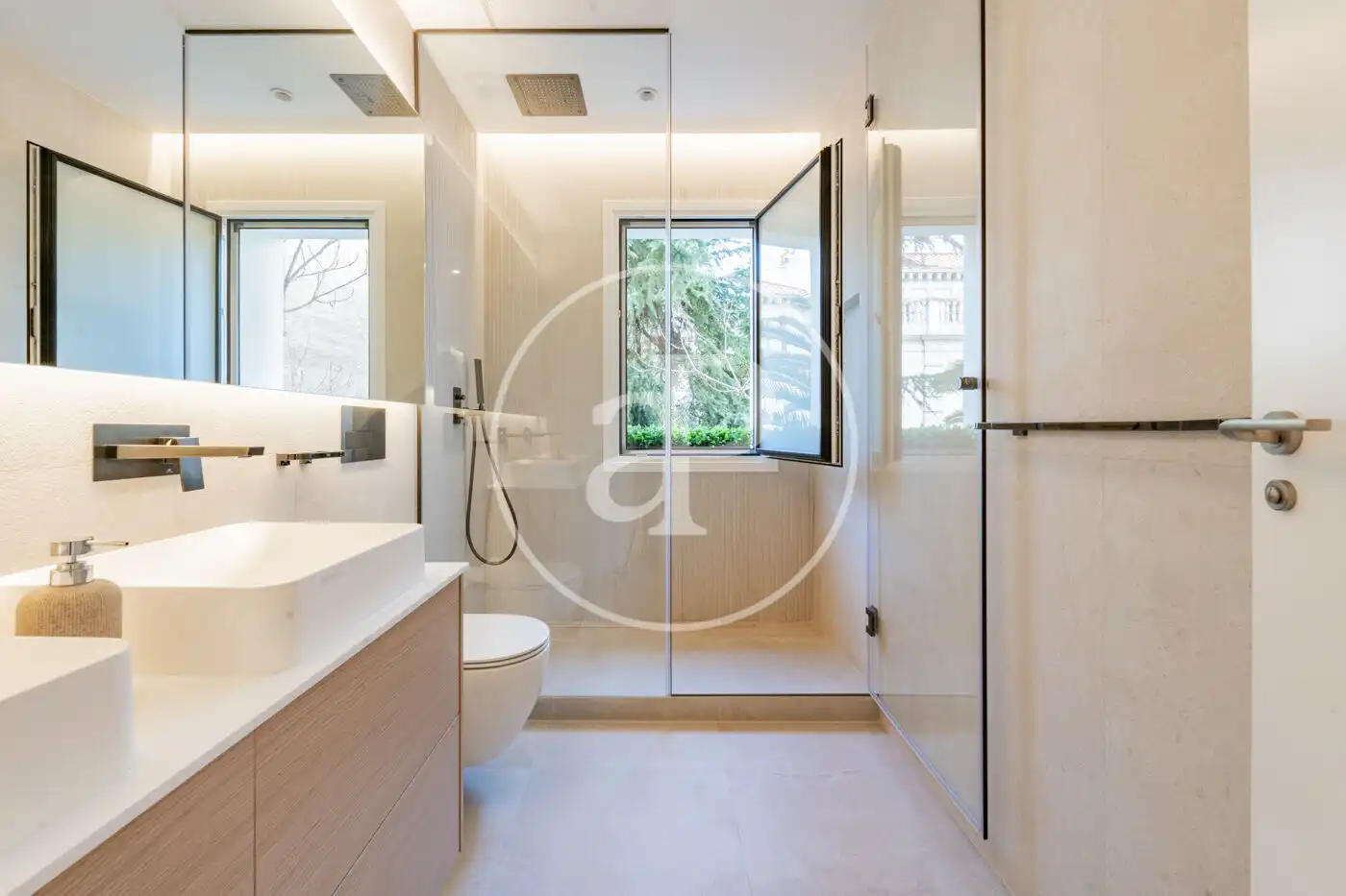 Badezimmer von Wohnung zum Verkauf in Madrid mit Klimaanlage, Heizung und Abstellraum