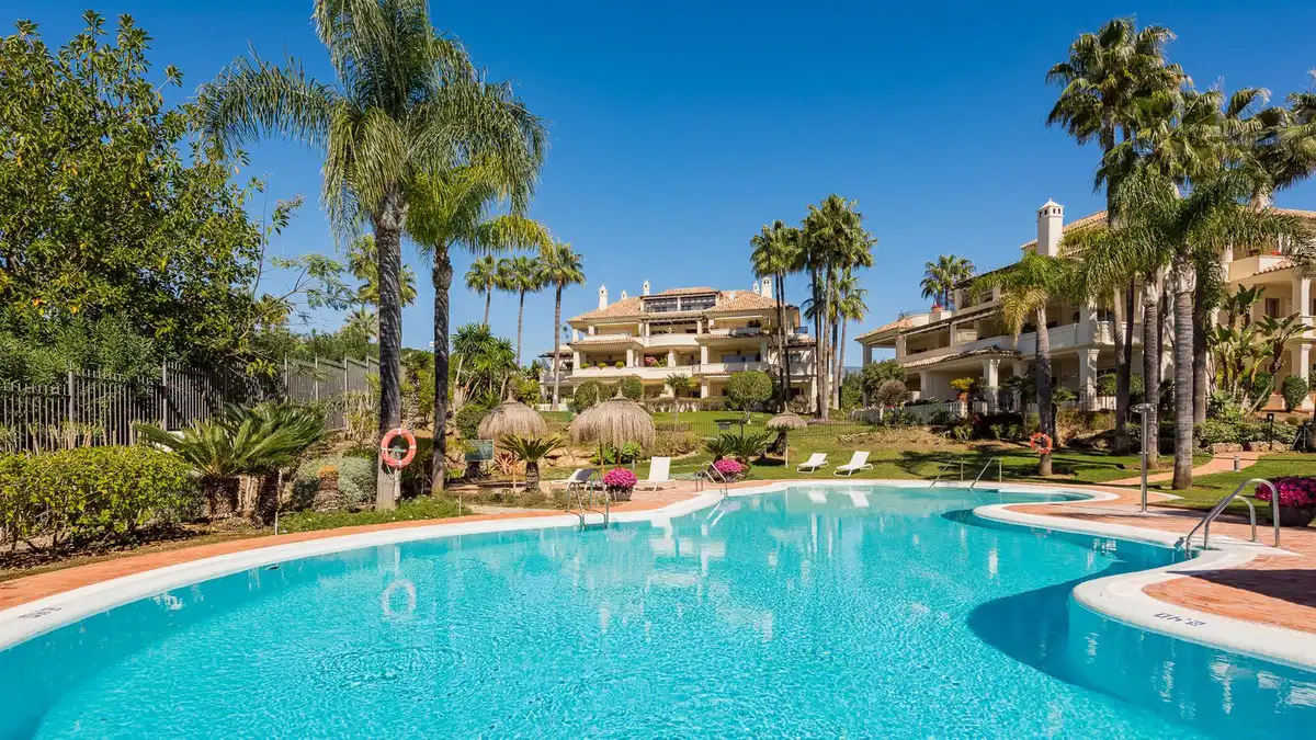 Apartamento con piscina en venta en Nueva Andalucía, imagen 5