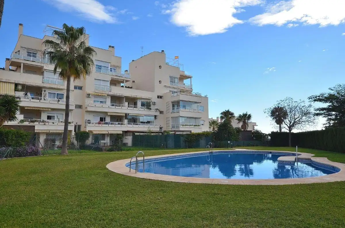 Jardín de Ático en venta en Benalmádena con Terraza, Trastero y Piscina comunitaria