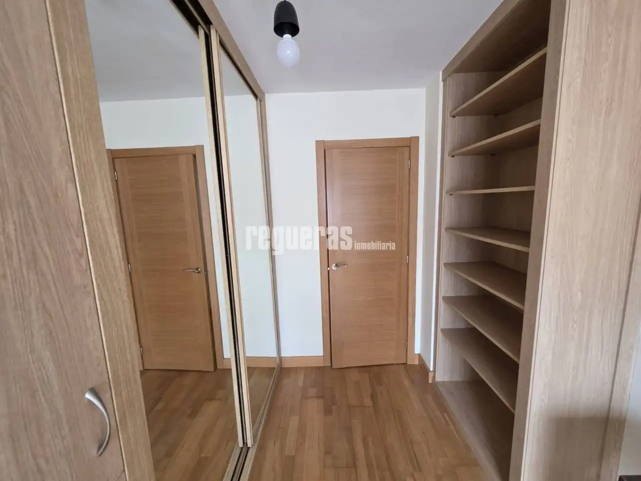 Habitación de Apartamento de alquiler en Avilés con Calefacción y Trastero