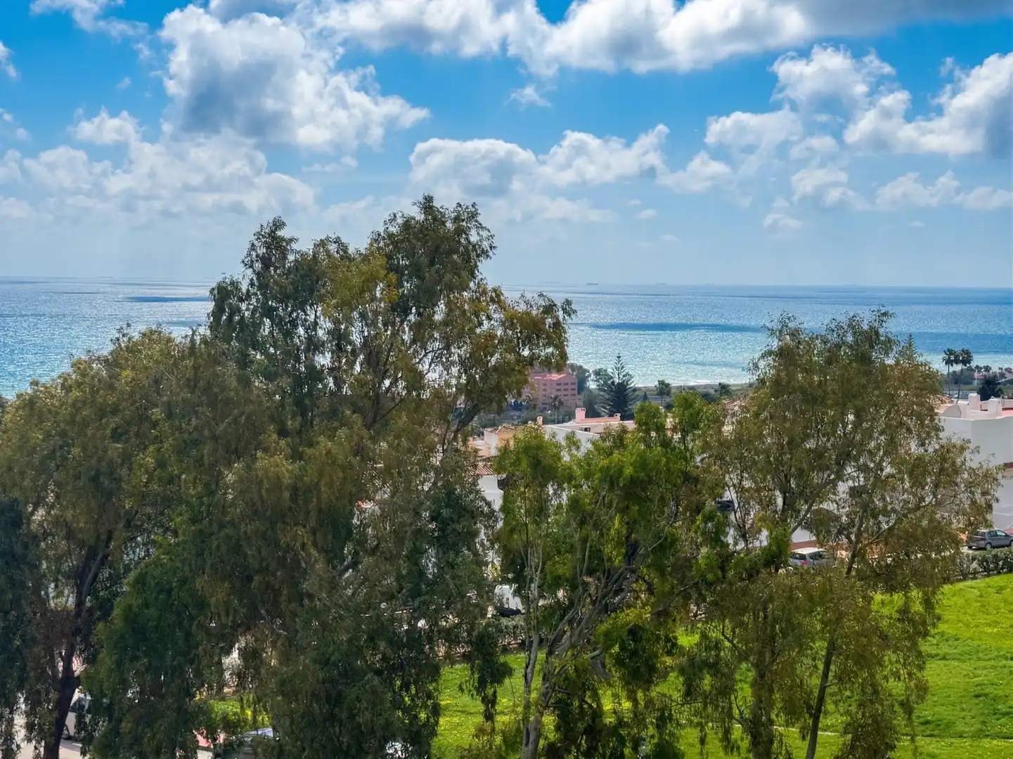 Außenansicht von Dachboden zum Verkauf in Manilva mit Klimaanlage, Heizung und Terrasse
