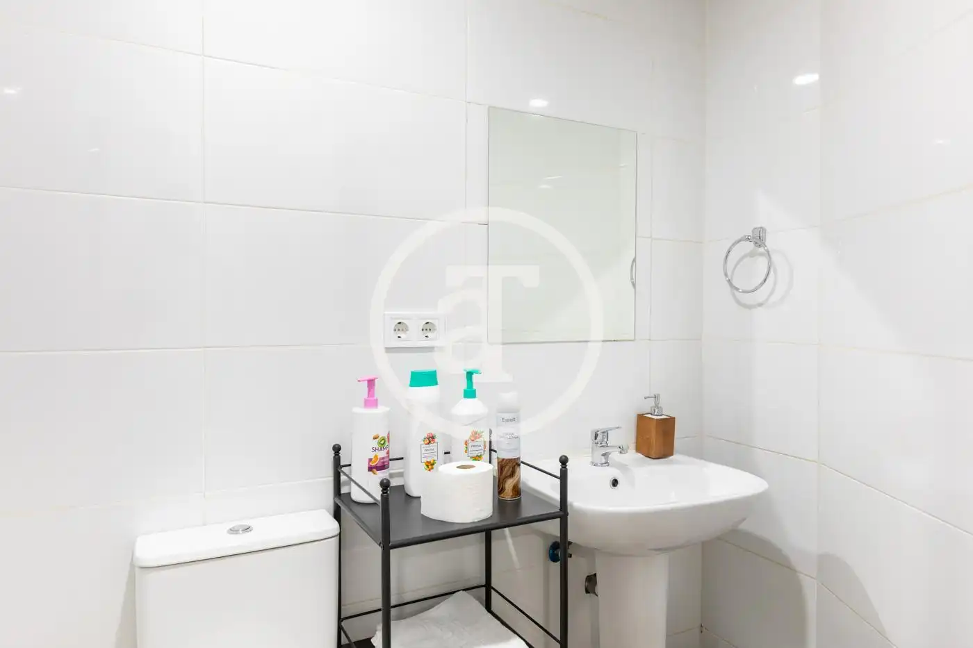 Baño de Estudio de alquiler en Madrid con Aire acondicionado, Calefacción y Amueblado