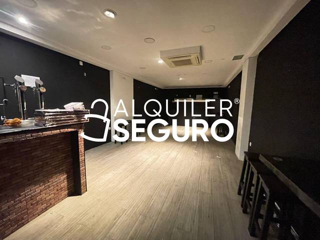 Local comercial en Alquiler en Calle De los Yébenes en Aluche