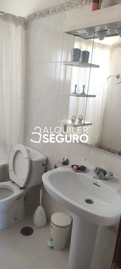 Baño de Casa o chalet de alquiler en Lillo con Calefacción, Terraza y Trastero