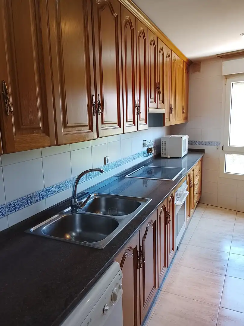 Küche von Wohnung zum Verkauf in Madrigal de la Vera mit Klimaanlage, Heizung und Möbliert