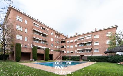Exterior view of Flat for sale in Sant Cugat del Vallès  with Terrace and Balcony