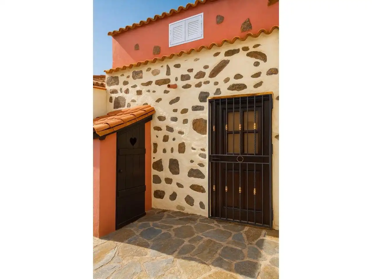 Vista exterior de Casa o xalet en venda en Adeje amb Jardí privat, Terrassa i Moblat