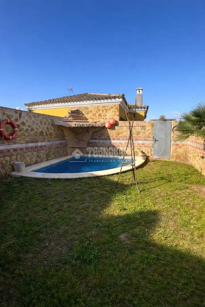 Piscina de Finca rústica en venda en Conil de la Frontera amb Jardí privat, Terrassa i Piscina