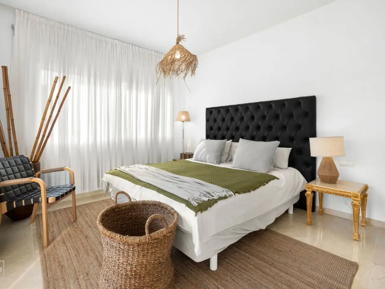 Bedroom of Apartments for sale in Nueva Andalucía