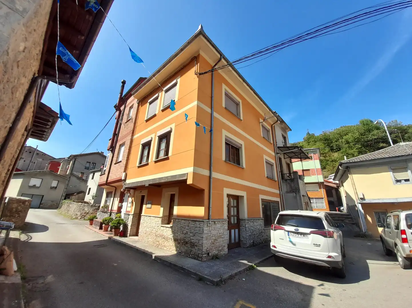 Vista exterior de Casa o xalet en venda en Laviana amb Calefacció i Traster