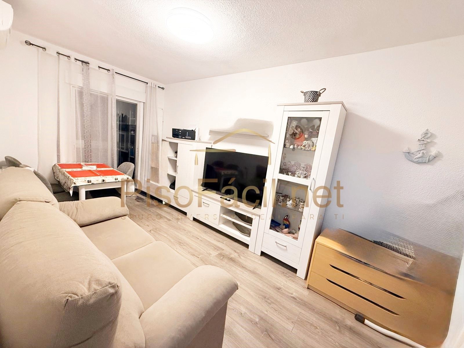 Sala d'estar de Pis en venda en Parla amb Aire condicionat, Calefacció i Parquet