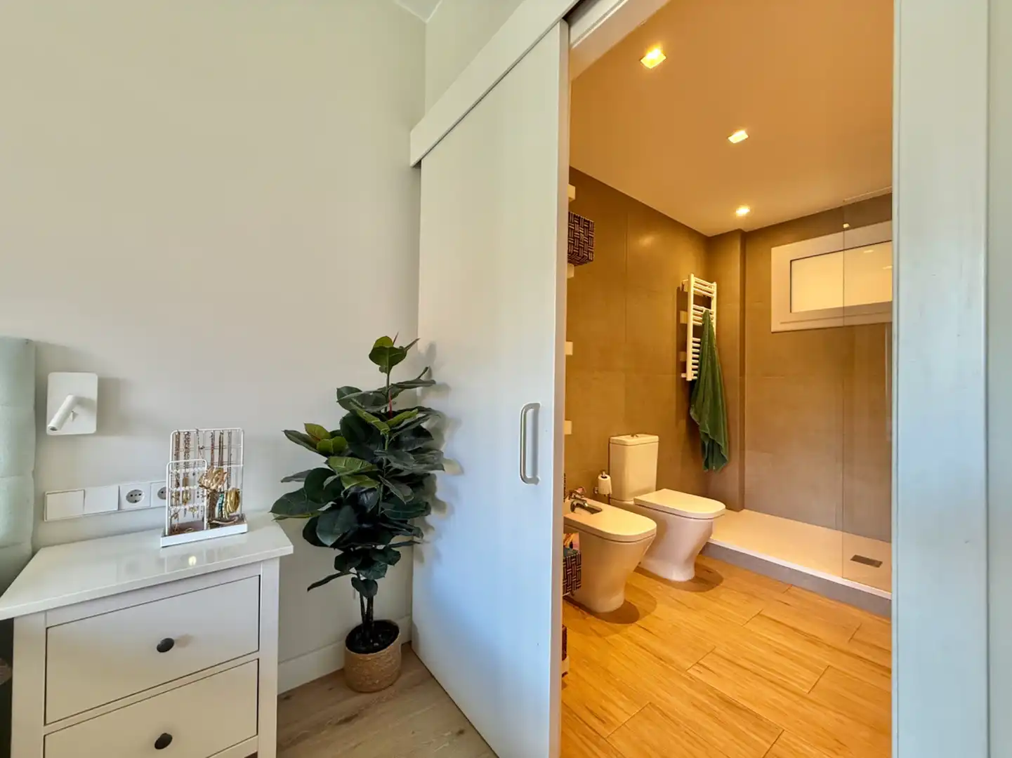 Baño de Piso de alquiler en Barcelona con Aire acondicionado, Calefacción y Parquet