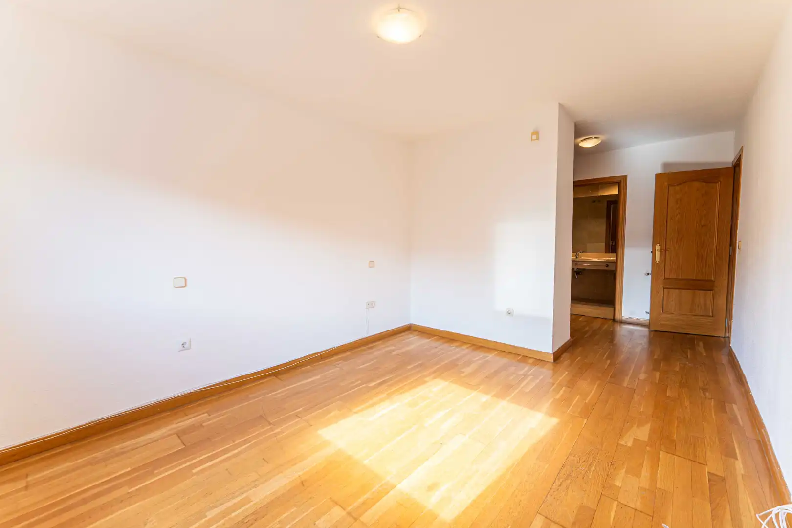 Habitación de Casa adosada en venta en Las Rozas de Madrid con Calefacción, Jardín privado y Parquet