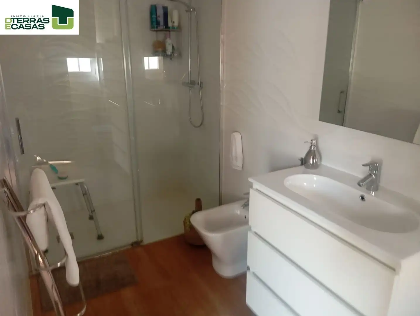 Bany de Casa o xalet en venda en Bueu amb Calefacció, Terrassa i Traster